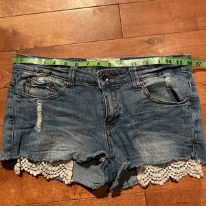 Peekaboo lace “pocket” jean short